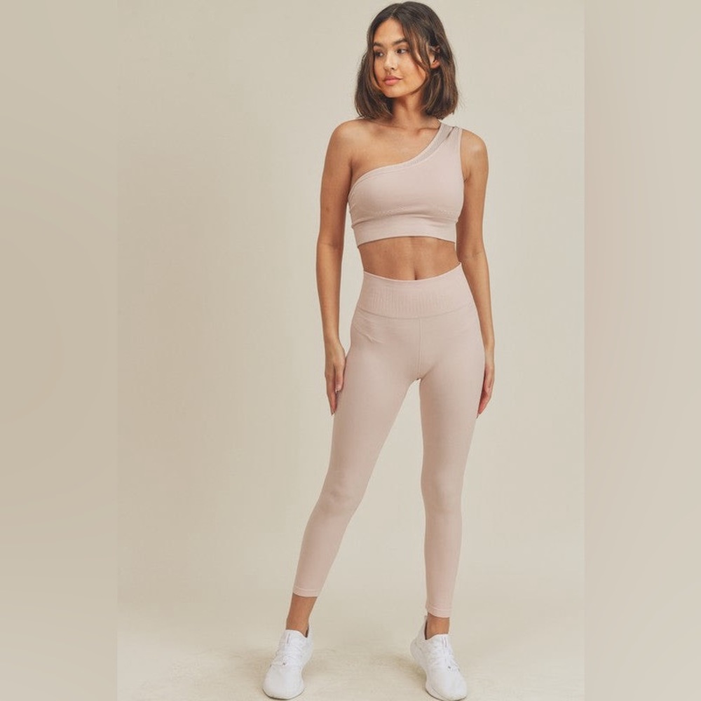 004. 💠NWT Dusty Daffodil Set